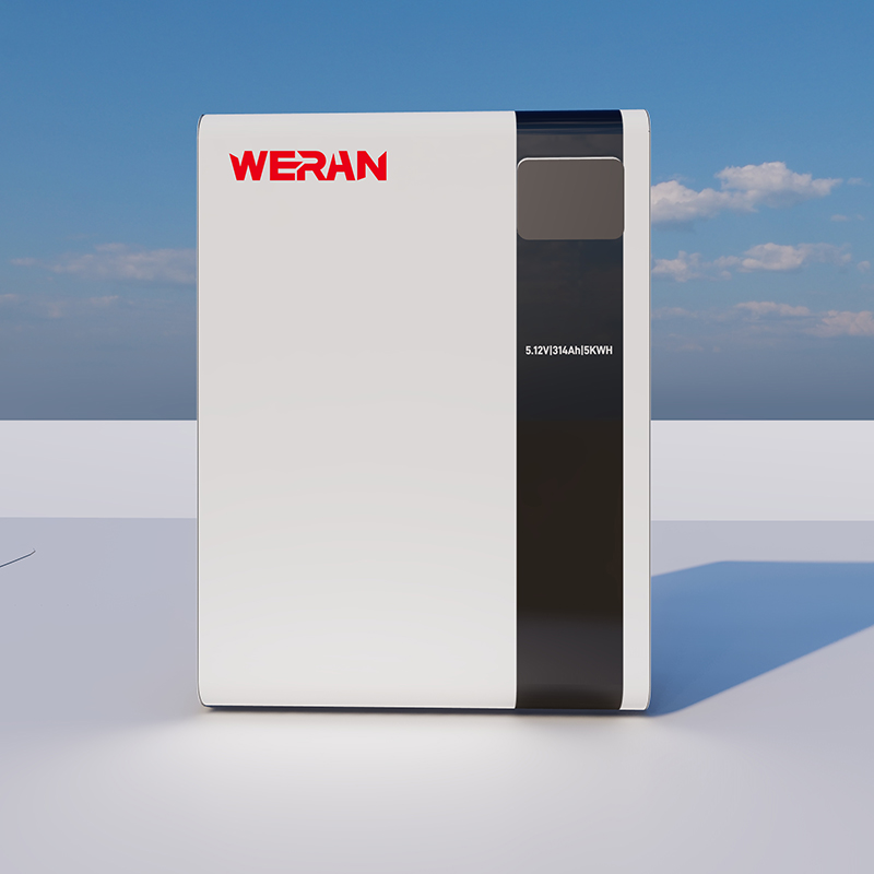 Baterie LiFePO4 WERAN 51,2V 100Ah 5,12kWh montată pe perete pentru stocarea energiei solare rezidențiale
